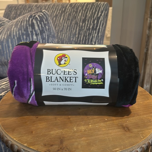 Buc-ee’s Halloween 2024 Hey Boo Throw  Blanket NWT Last one - Picture 2 of 5